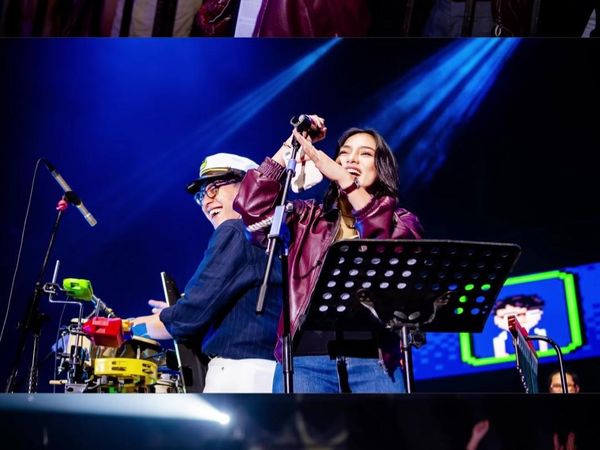 Davina Karamoy dari Nonton Sampai Naik Pentas Saat Ardhito Pramono Manggung