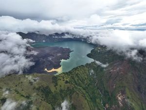 Rinjani Hero Hadirkan Layanan Pendakian Premium ke Puncak Gunung Rinjani