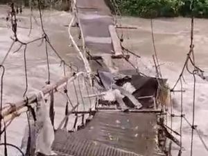 Jembatan Gantung Hancur Diterjang Banjir di Mamasa, 100 Warga Terisolir