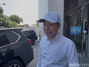 Datangi Klinik Ponakan di Solo, Jokowi Luangkan Waktu Periksa Gigi dan Mulut