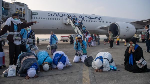 Kloter Pertama Jamaah Haji Mulai Tiba di Tanah Air