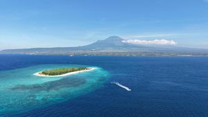 Menyusuri Maldives van Banyuwangi, Surga Kecil di Selat Bali