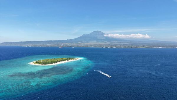 Menyusuri Maldives van Banyuwangi, Surga Kecil di Selat Bali