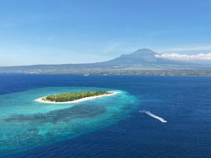 Menyusuri Maldives van Banyuwangi, Surga Kecil di Selat Bali