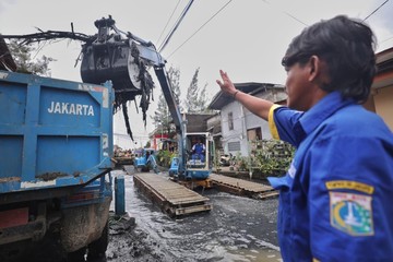Atasi Banjir DKI, Pemprov Andalkan Pompa, Pengerukan &amp; Normalisasi Sungai