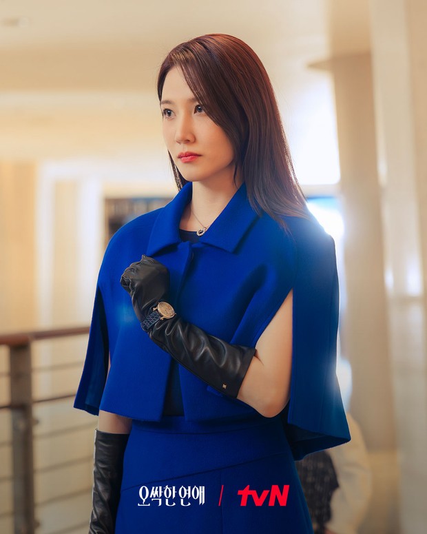 Park Eun Bin memerankan Cheon Yeo Ri, seorang pewaris hotel yang sulit didekati karena menyimpan rahasia di drama 'Spooky in Love'.