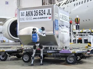 Krisis Tenaga Kerja, Bandara Ini Mulai Pekerjakan Robot yang Menyerupai Manusia