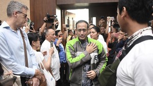 Video Tangis Nadiem saat Temui Driver Ojol usai Pledoi