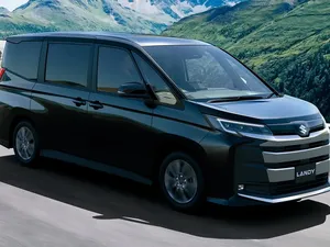 Wujud Suzuki Landy Terbaru, Kembaran Toyota Noah