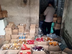 Warung Miras di Brondong Lamongan Digerebek, Ratusan Botol Disita