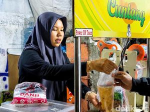 Manisnya Es Cuntang dan Mimpi Besar Ainun di Karawang