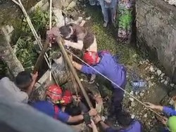 Bocah Depok Nyemplung Sumur Saat Cari Mainan, Dievakuasi Damkar