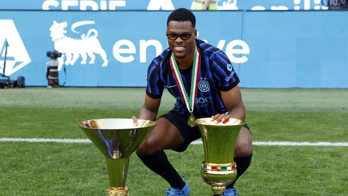 Denzel Dumfries selangkah menuju Real Madrid.