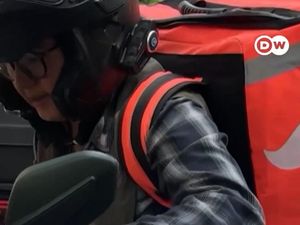 Video: Risiko Aplikasi Pengantar Online untuk Pengemudi Wanita