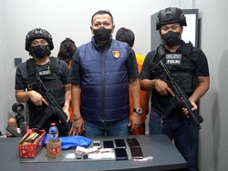 Polisi Ungkap Sabu dalam Botol di Palmerah, Sejoli Pengedar Ditangkap