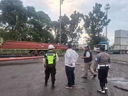Dua Buruh di Kobar Terjatuh-Dihantam Tiang Listrik, Satu Kritis