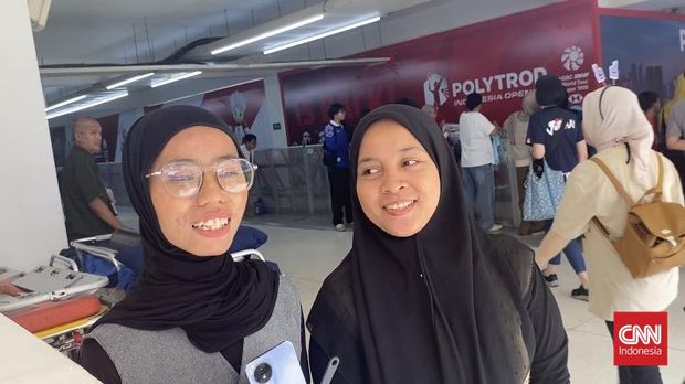 Fuji dan Ani hadir langsung menyaksikan pertandingan Indonesia Open 2026. (CNNIndonesia.com/Muhammad Ikhwanuddin)