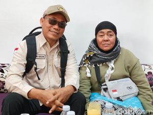 Video: Aksi Gercep Petugas Haji RI Urus Paspor Mak Ijah yang Hilang di Jeddah