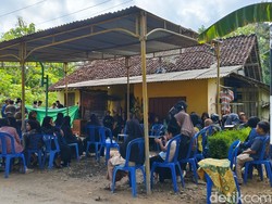 Masinis Mbah Slamet Jualan Rokok Usai Dibui Terkait Tragedi Bintaro 1987