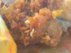 Jijik! Ayam Goreng yang Dibeli di Bandara Diduga Berisi Belatung Mati