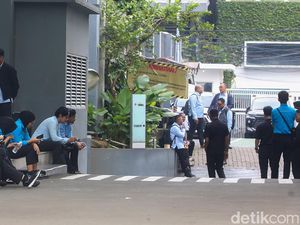 Karyawan BGN Tertahan di Luar Gedung Selama Penggeledahan Kejagung