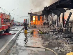 Ruko Agen Gas dan Pom Bensin Mini di Ciwidey Bandung Terbakar