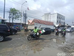 Jalan Veteran Rusak Parah, Warga Ungkap Sudah Banyak Korban