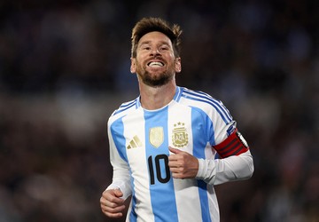 Saat Messi Kaget Ketemu Anaknya Gudjohnsen