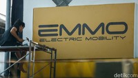 Video: BGN Ungkap Uang Muka Motor Listrik MBG Tahun 2025 Rp 243 M
