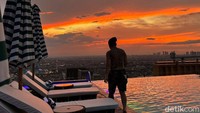 Di Trans Luxury Hotel Surabaya. Menginap Sambil Nikmati Sunset dan View Gunung Arjuno