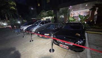 Penampakan Mobil Mercy-Motor Triumph Hasil KPK OTT Pejabat Imigrasi Jakbar
