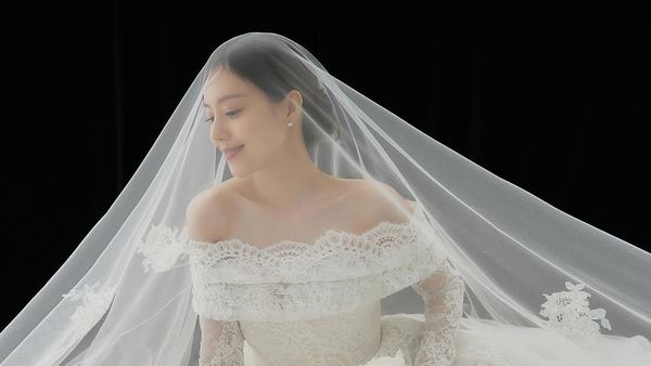 Moon Chae Won Rilis Foto Jelang Pernikahan