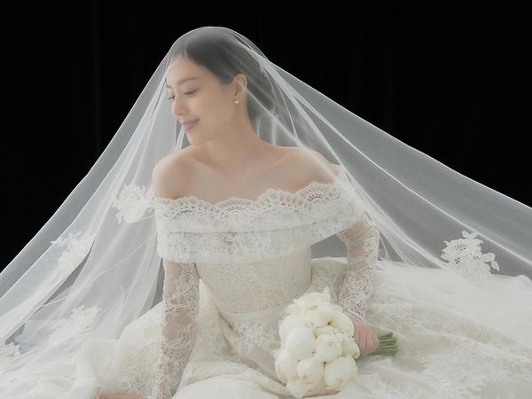 Moon Chae Won Rilis Foto Jelang Pernikahan