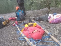 Pendaki Ilegal Terjatuh di Lereng Gunung Semeru, Patah Kaki