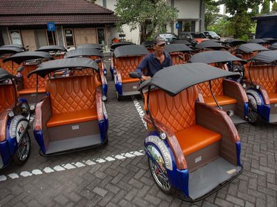 Puluhan Bentor Dimusnahkan, Diganti Becak Listrik