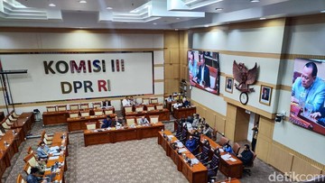 Rapat di DPR, Pakar Nilai Polri Bantu Urus Pangan hingga MBG Sesuai Amanat UUD