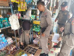 Razia Perda Minol, Satpol PP Kobar Bongkar Gudang Arak Isi Puluhan Liter Miras