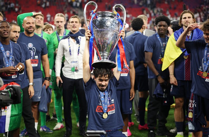 Soccer Football - UEFA Champions League - Final - Paris St Germain v Arsenal - Puskas Arena, Budapest, Hungary - May 30, 2026 Paris St Germains Vitinha celebrates with the trophy after winning the UEFA Champions League REUTERS/Andrew Boyers