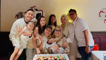 Ayu Ting Ting bersama orang tua yang sampaikan pesan untuk Kevin kekasih Ayu minta jadi imam baik