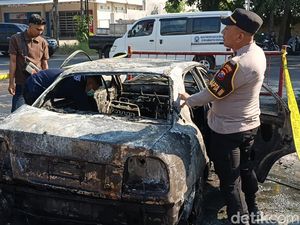 8 Jeriken BBM Ada dalam Baleno yang Terbakar di SPBU Probolinggo