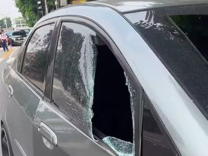 Viral Bang Jago Ngebut di Busway Otista lalu Tabrak Mobil hingga Kaca Pecah