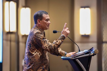Kebut Perbaikan Jalan, Gubernur Jateng Instruksikan APBD Perubahan 2026