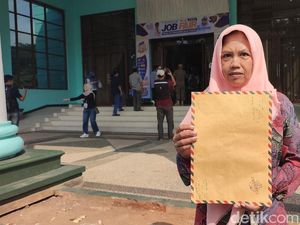 Perjuangan Ibu Anak 4 dari Ciamis Cari Kerja di Usia 50 Tahun