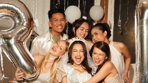 8 Foto Bachelorette Party Jennifer Copen Jelang Nikah, Glamor Bareng Bestie