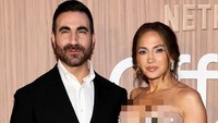 Jennifer Lopez Disebut Pacaran dengan Brett Goldstein, Berawal dari Cinlok