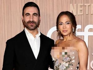 Jennifer Lopez Disebut Pacaran dengan Brett Goldstein, Berawal dari Cinlok