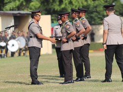 Polda Jatim Luluskan 971 Bripda Brimob, Anak Buruh Jadi Lulusan Terbaik
