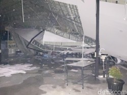 Diguyur Hujan Deras dan Angin Kencang, Warung Kopi di Medan Ambruk