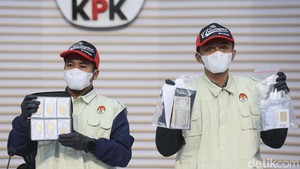 Logam Mulia hingga Uang Dolar Dipamerkan dalam OTT Imigrasi
