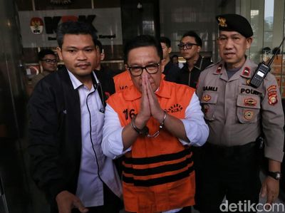 Mantan Plt Dirjen Imigrasi Saffar Godam Ditahan KPK dalam OTT Jakbar